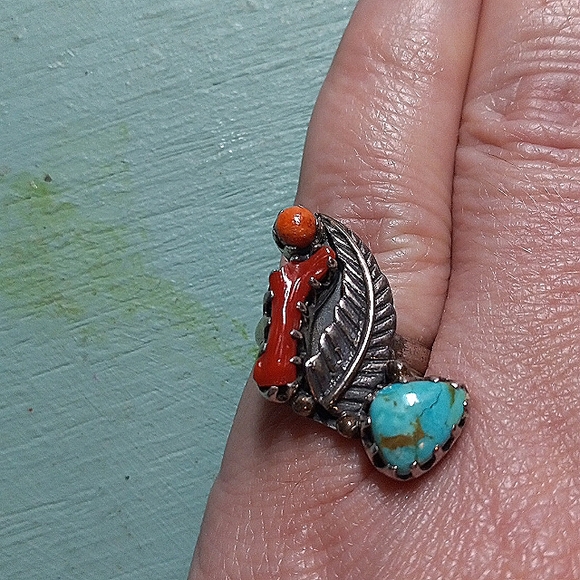 Vintage Navajo Torquoise, coral,spiny silver ring